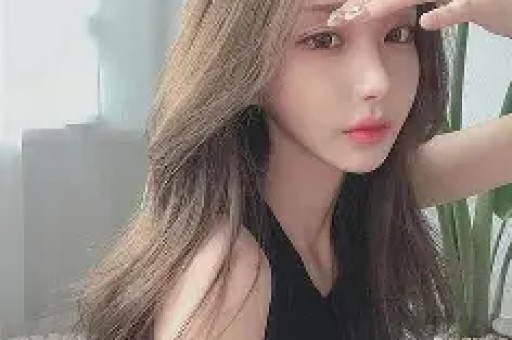 热搜上顶流男明星的八卦好无聊。